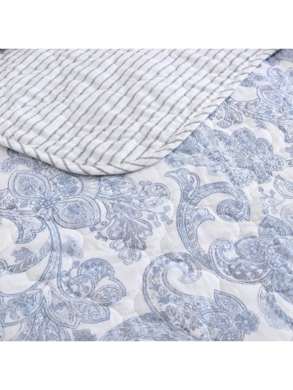 Reversible Cotton Queen Quilt Set - Cottage Inspired Bedding, Paisley Blue